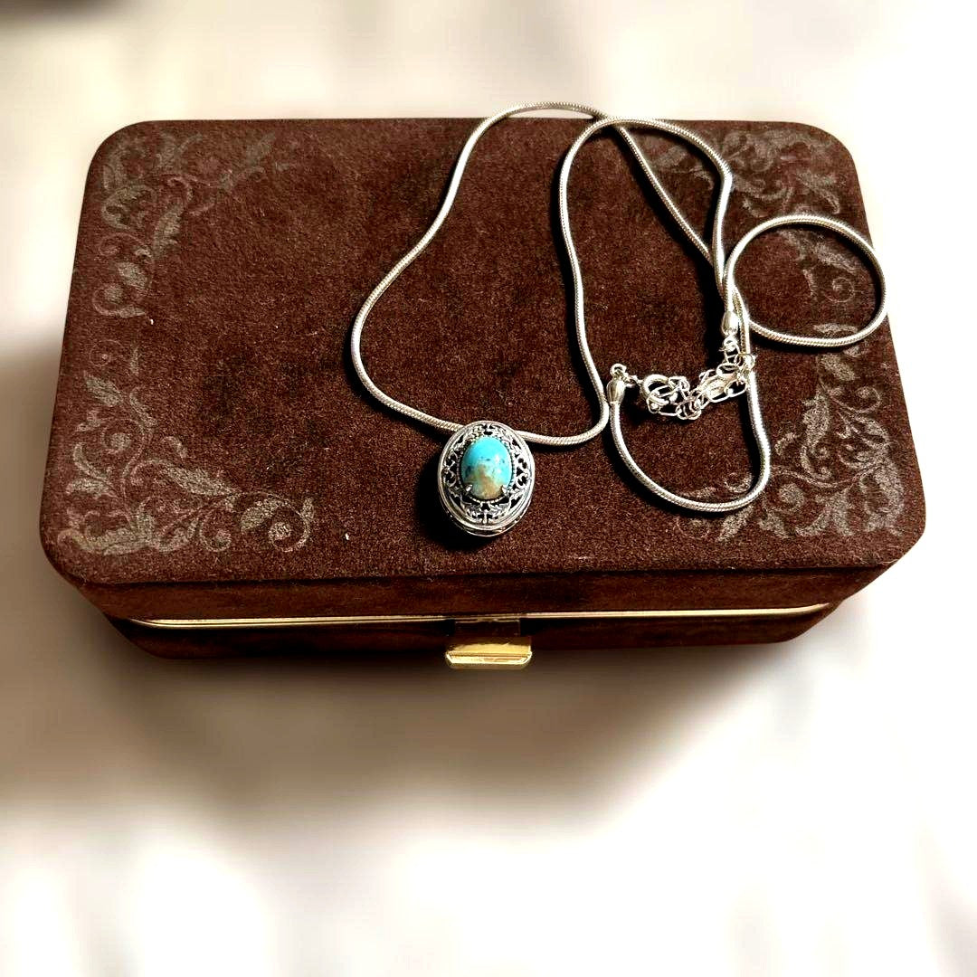 Azagato Turquoise Silver Necklace with adjustable 44-40 cm length showcasing turquoise stones and silver chain
