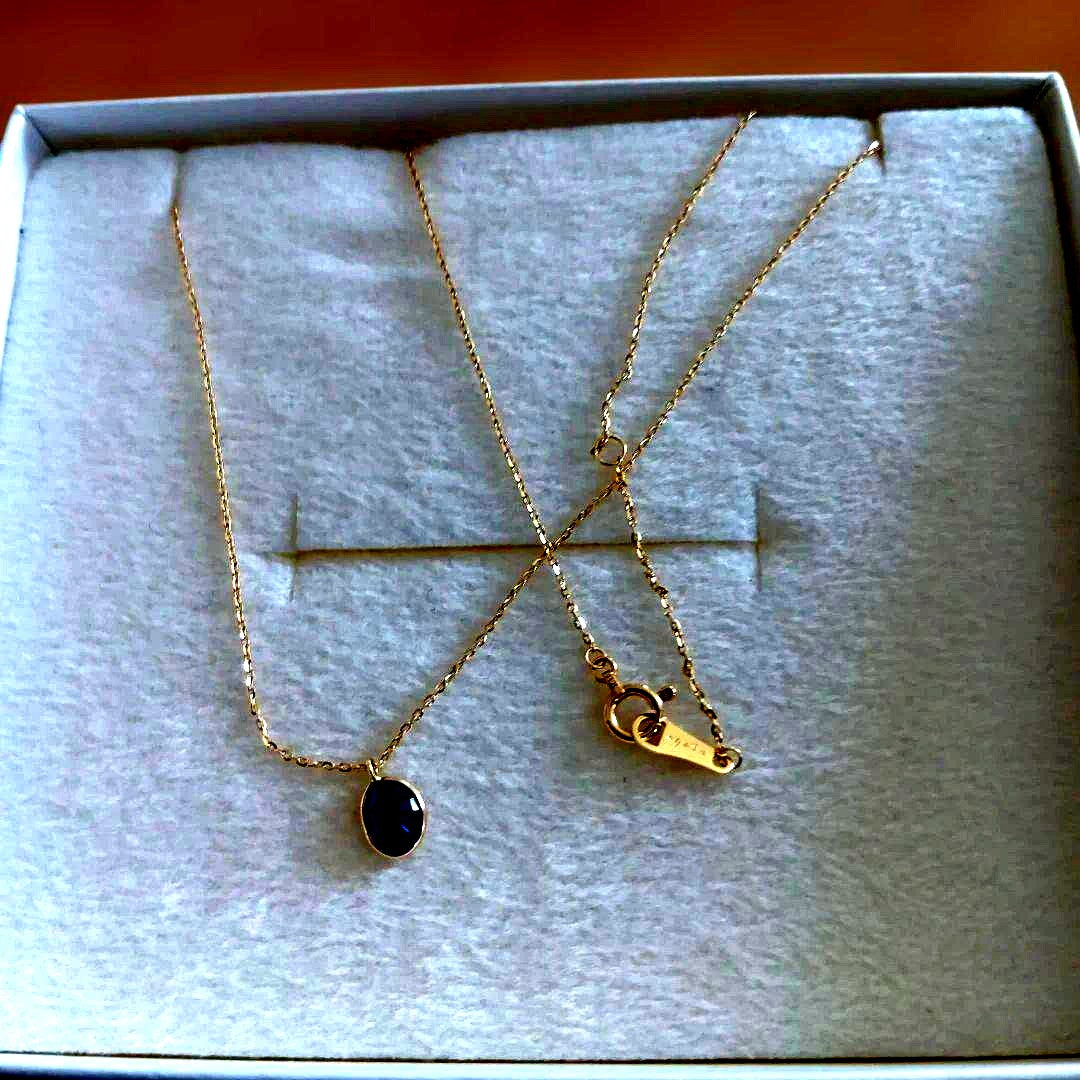 Agate Sapphire Necklace K10 with 40 cm chain and 8x7 mm charm in elegant design