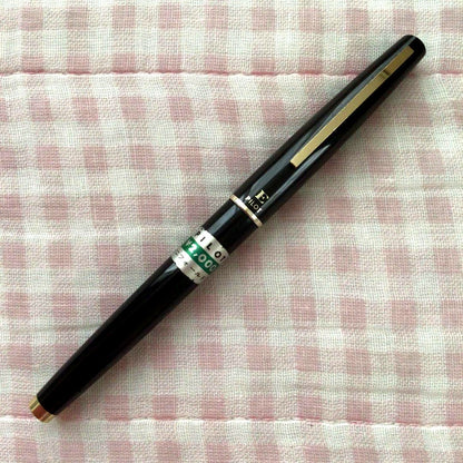 Pilot 14K gold Elite Manifold black fountain pen with cartridge style and slight nib tarnish