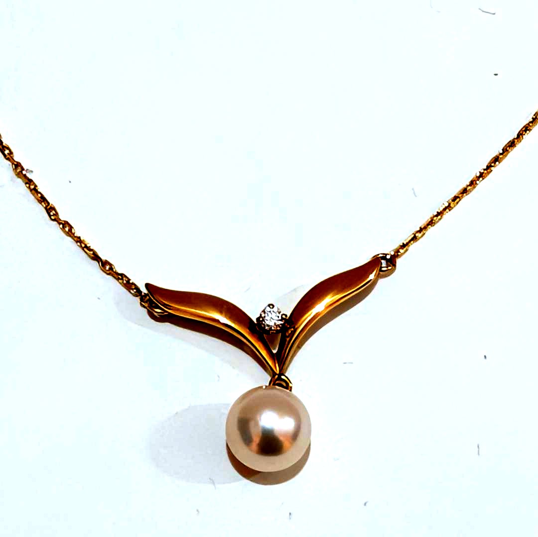Mikimoto pearl and diamond necklace in 18K yellow gold with 7.0mm pearl and 40cm chain