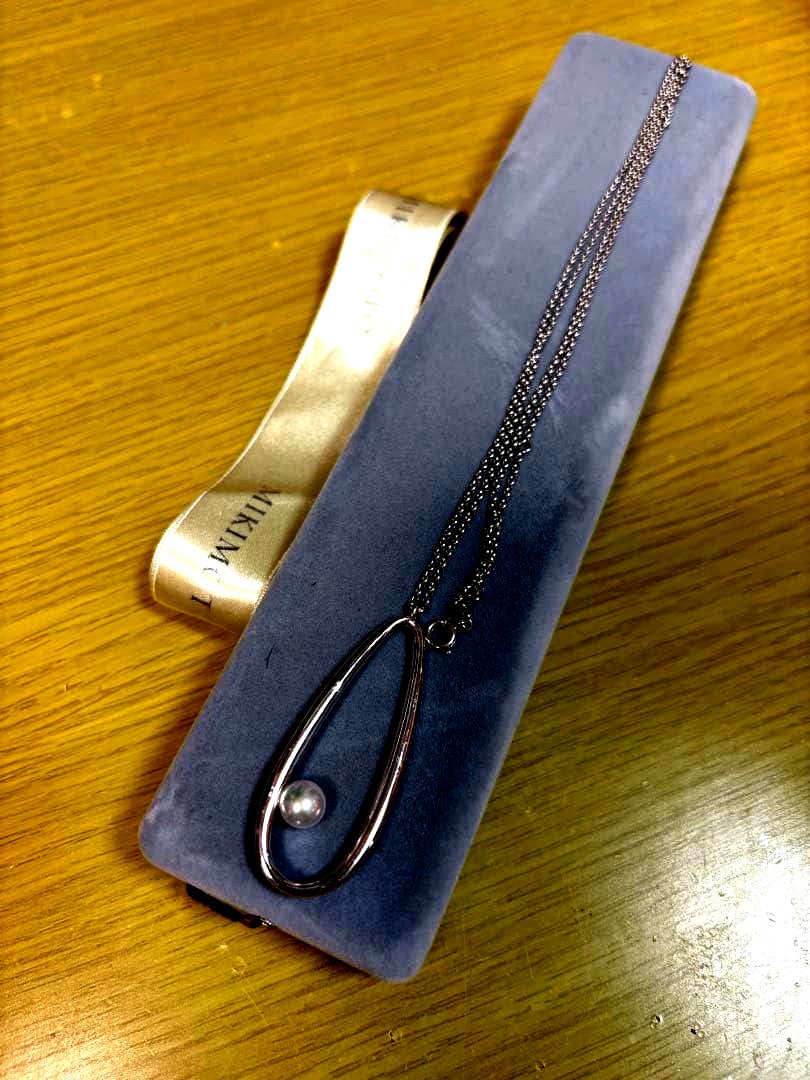 MIKIMOTO Moon Dew pearl necklace showing main body and ribbon with visible scratches