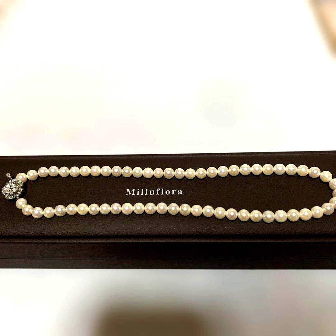 Milluflora Akoya pearl necklace with 5.5-6.0mm pearls displayed with case and box