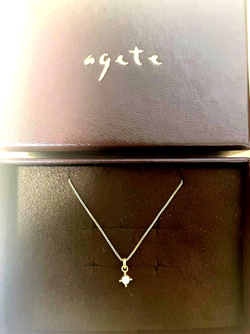 Agato K18 single diamond necklace weighing approximately 1.7 to 1.8 grams displayed on a white background