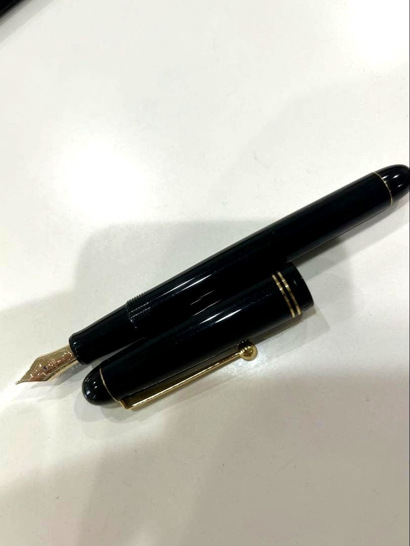 Pilot Fountain Pen with 14K 585 gold medium nib in black and gold finish
