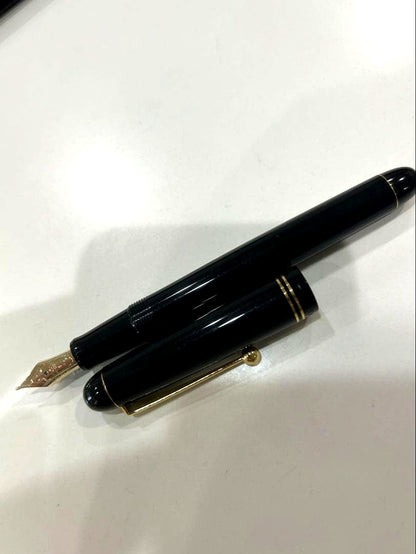 Pilot Fountain Pen with 14K 585 gold medium nib in black and gold finish