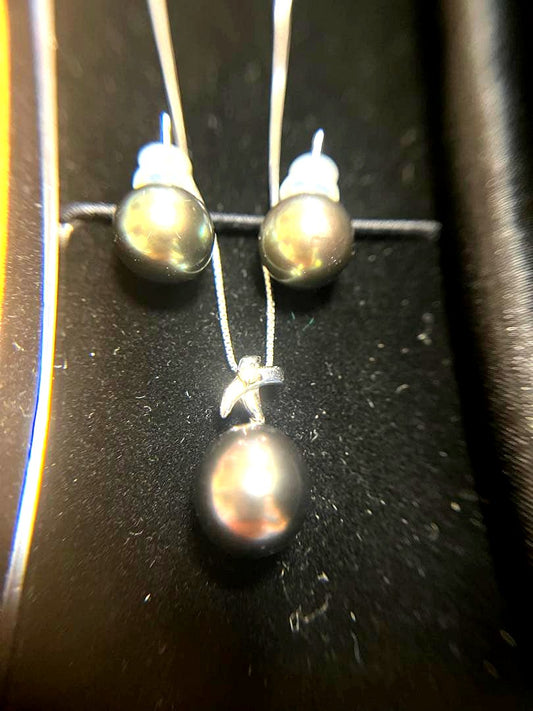 Tasaki large Southern Nacre black pearl necklace in white gold with diamonds and matching platinum pearl earrings set