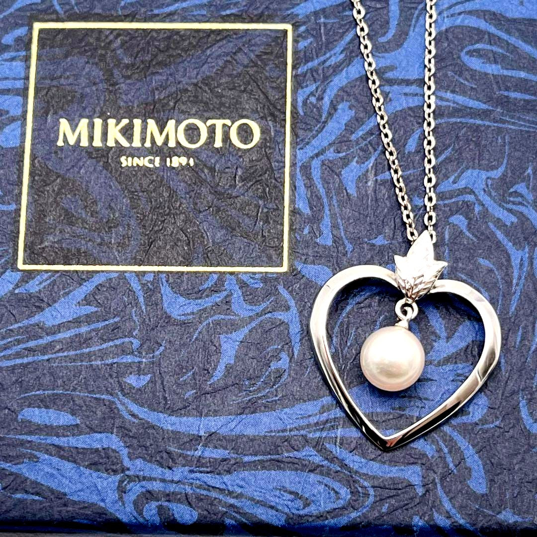 Mikimoto necklace with one genuine white pearl on a silver chain with engraved silver clasp