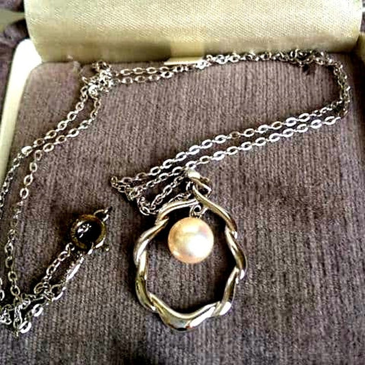 MIKIMOTO Necklace with 45 centimeter chain featuring elegant pearls on a white background