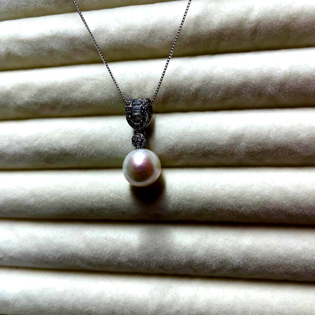 Akoya pearl necklace featuring 10mm pearls on a 45cm adjustable S925 silver chain AR385