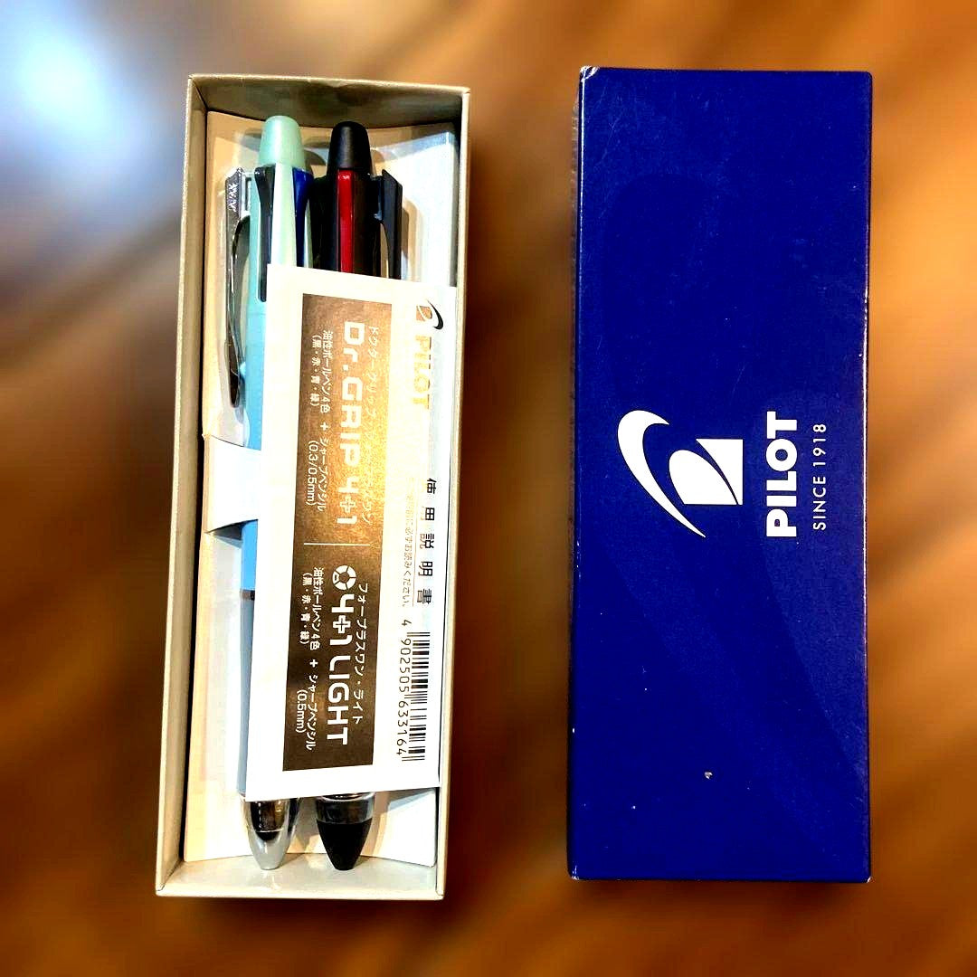 PILOT Dr. GRIP 4+1 LIGHT multi-function pen in Mint color shown with ergonomic grip and pen tips
