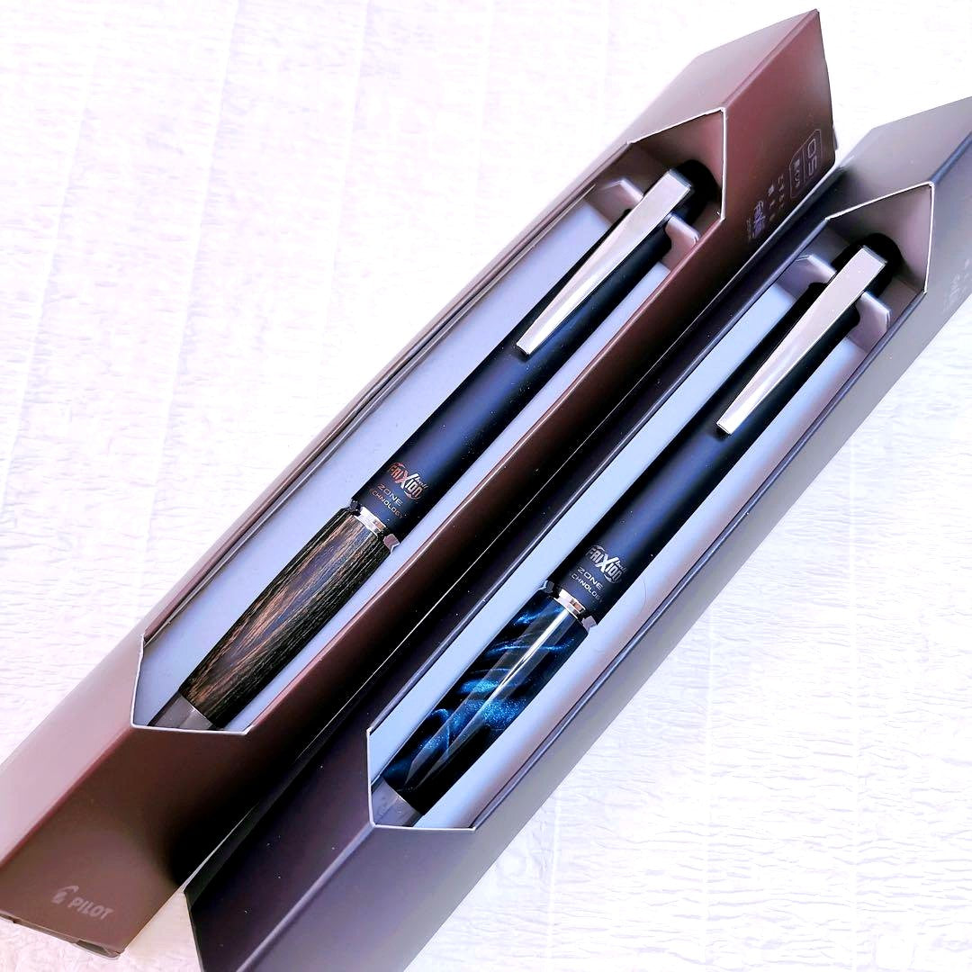 Frixion Ball Knock Zone pen set with click mechanism, 0.5mm tip, black ink, and marble grip in green and brown colors