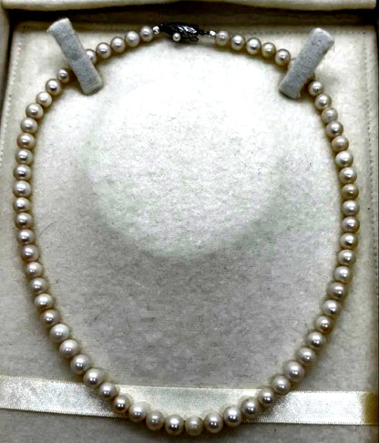 Akoya pearl necklace with 6 to 6.5 mm white pearls, approximately 43 cm long