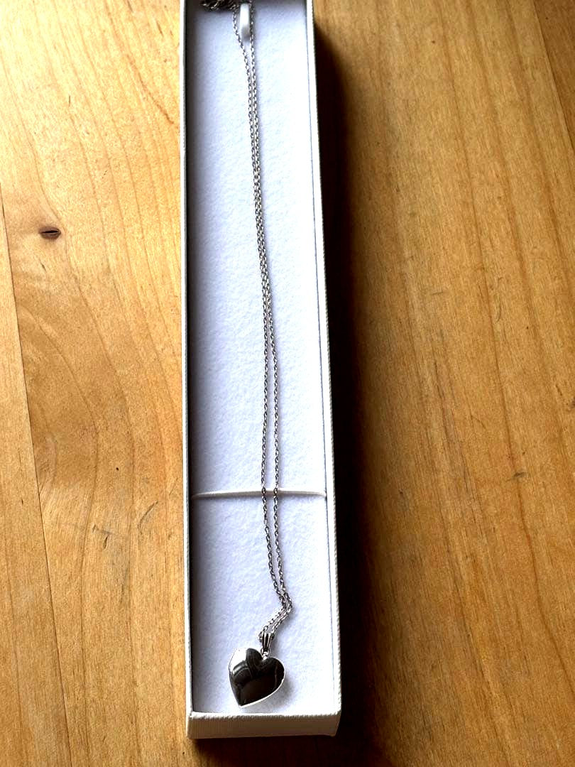 K14 white gold heart-shaped rocket pendant necklace by Mikkimoto with 46 cm chain