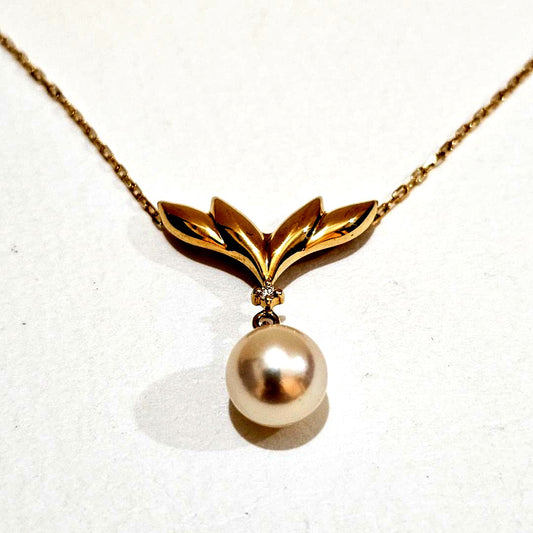 Mikimoto pearl diamond necklace in 18K yellow gold with 40cm chain featuring a 7.6mm pearl and diamond accents