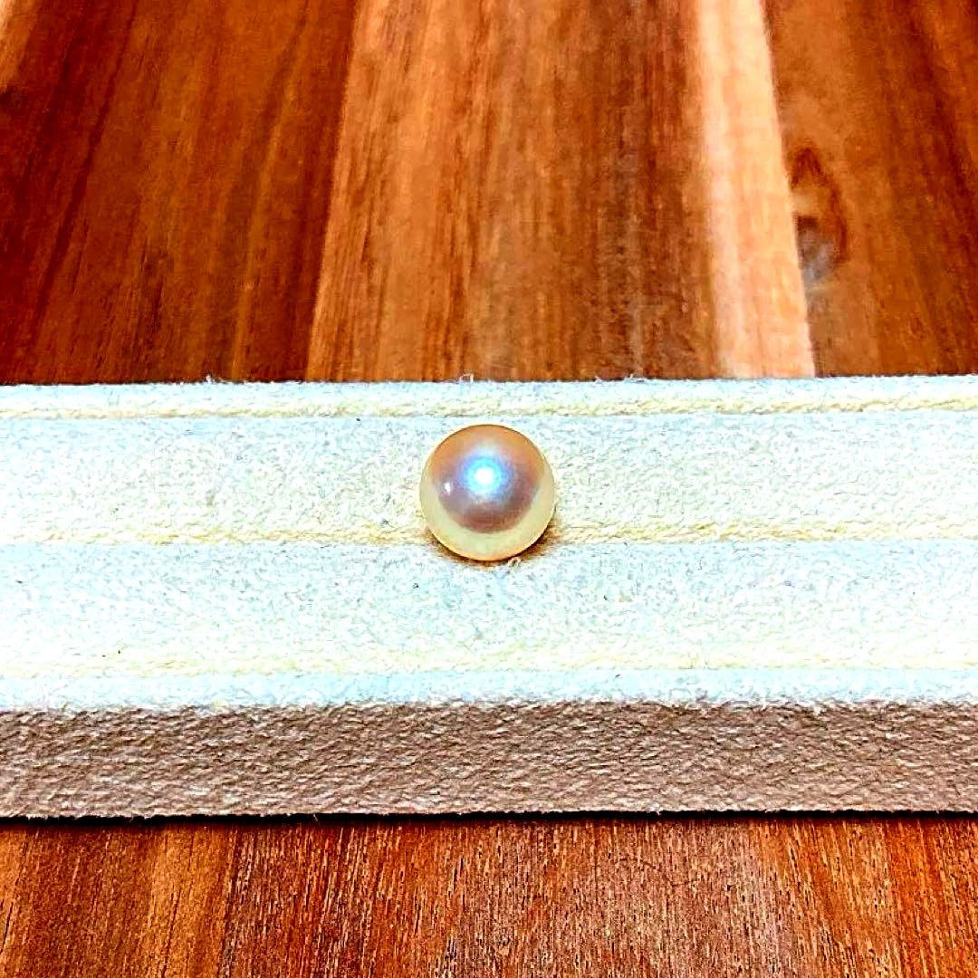 9mm natural gold color Akoya pearl single-hole bead with minor scratches and non-perfect round shape