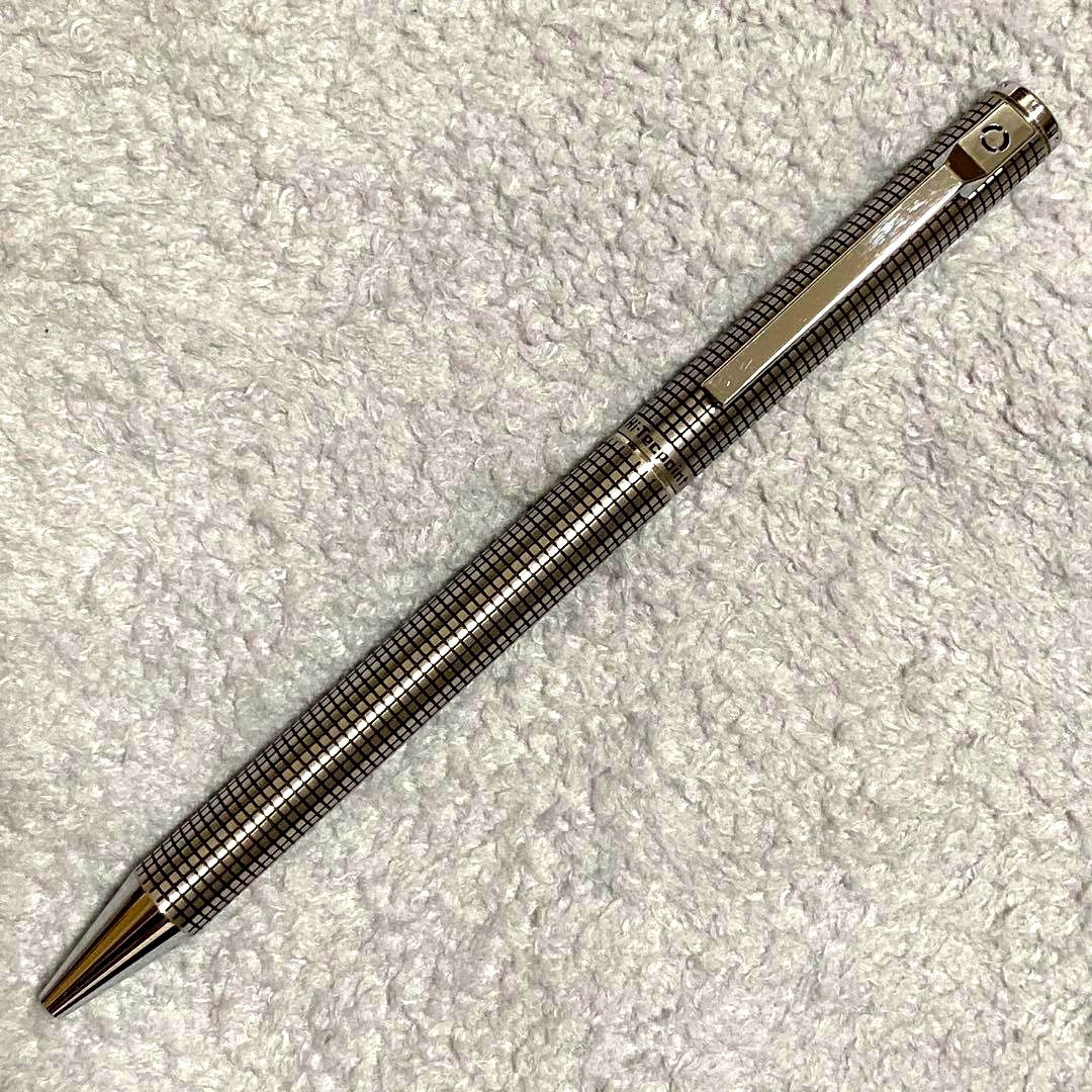 Pilot Hi-TecPoint grid pattern refill set showing multiple refills with grid design on pens