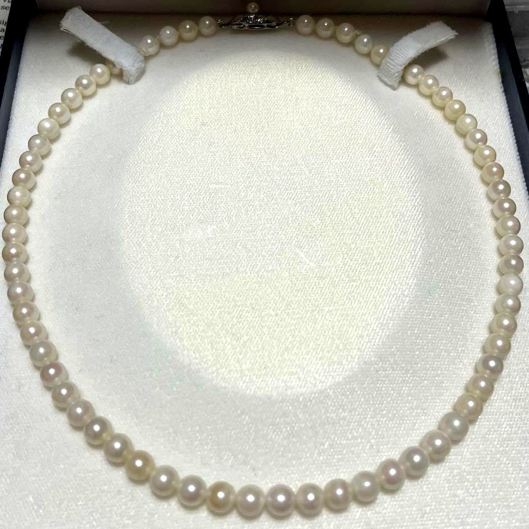 Silver Akoya pearl necklace with pearls sized 6.4mm to 5.9mm and 44.5cm total length