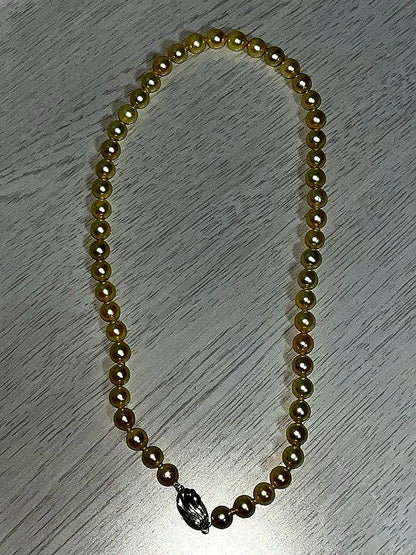 Akoya pearl necklace featuring 7mm pearls with a total length of 43cm displayed on a white background