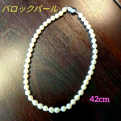 Akoya Baroque pearl necklace with silver rod clasp and single strand pearls in white cream color, 42 cm length
