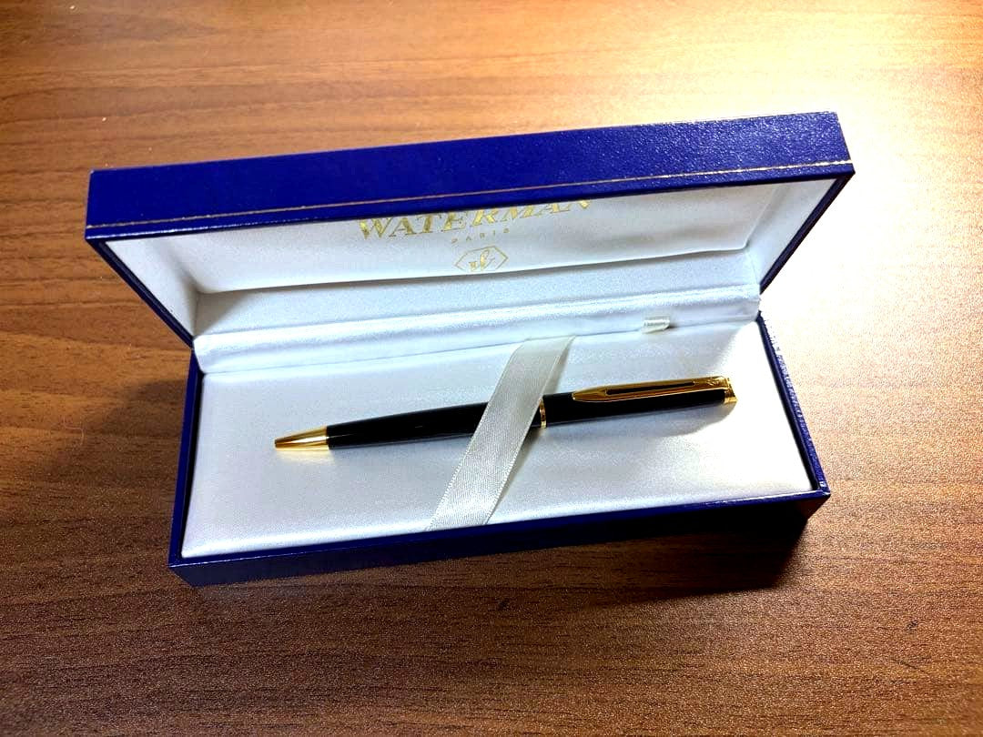 WATERMAN Metropolitan ballpoint pen in black and gold with a dedicated box case