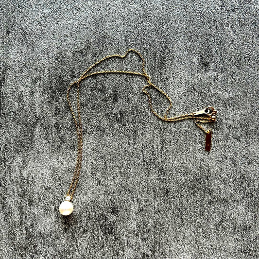 TASAKI single pearl diamond necklace featuring a single pearl and diamond pendant on a 44 cm chain