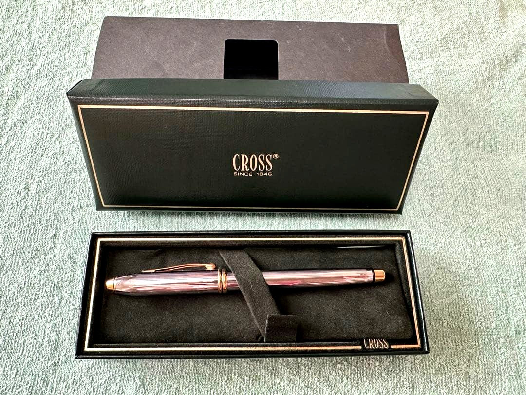 Cross Vintage Silver Fountain Pen with dedicated case in silver finish, used condition