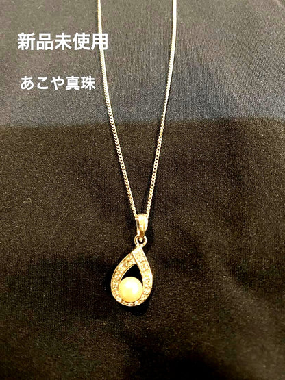 Akoya pearl necklace with 6mm pearls, zirconia accents, and a 38cm chain on a white background