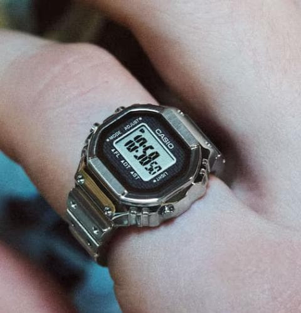 CASIO CRW-001-1JR Quartz Men's Watch — Japanese