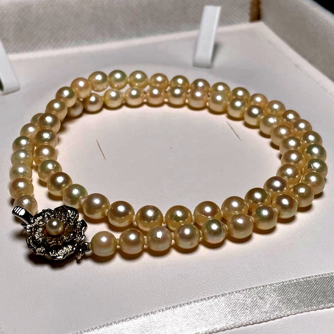 Akoya pearl necklace with round white pearls measuring 5.8-6.4mm on a 46.7cm silver chain