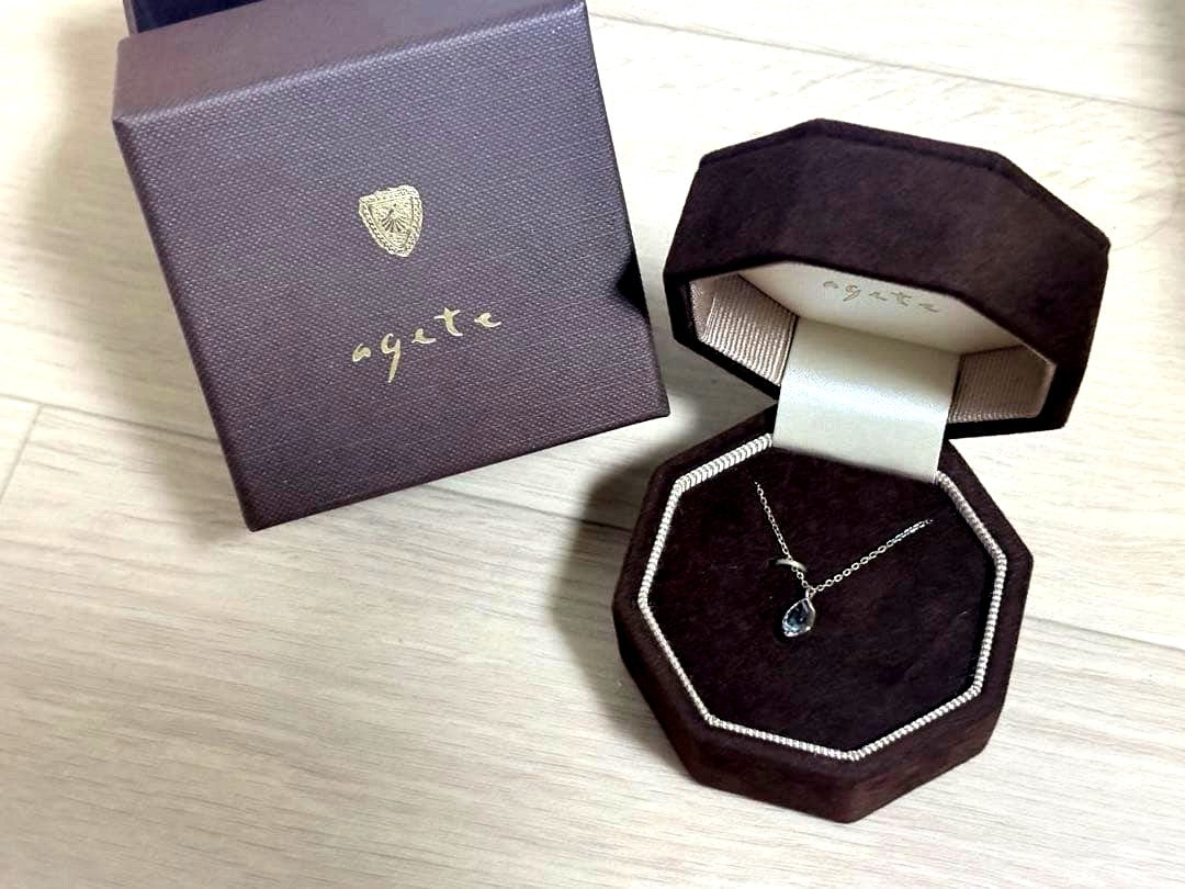 Agete silver necklace with a small blue topaz pendant 0.82 cm vertical and 0.63 cm horizontal on a 50 cm chain with box