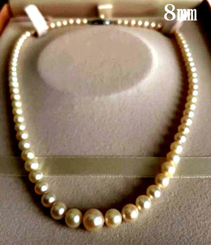 Vintage Akoya pearl necklace with white pearls showing a slight gold tint, 42cm length, gradient sizes 4mm to 8mm