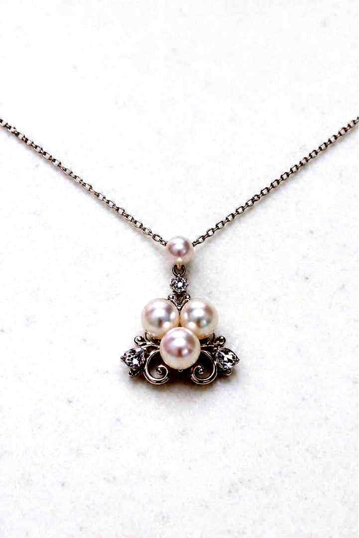 Mikimoto pearl necklace with 5.3-6.4 mm pearls measuring about 40 cm long