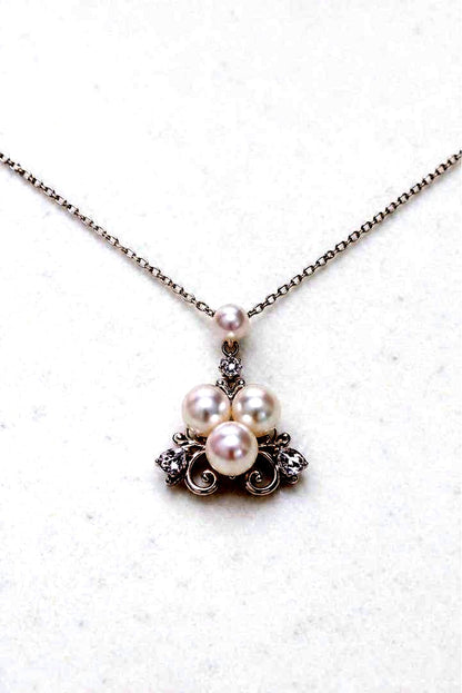 Mikimoto pearl necklace with 5.3-6.4 mm pearls measuring about 40 cm long