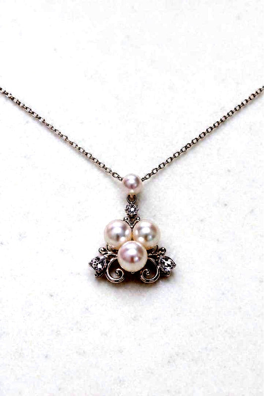 Mikimoto pearl necklace with 5.3-6.4 mm pearls measuring about 40 cm long