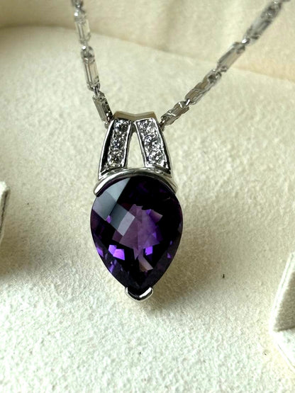 Tasaki amethyst purple gemstone diamond pendant top in white gold metal weighing 3.9 grams