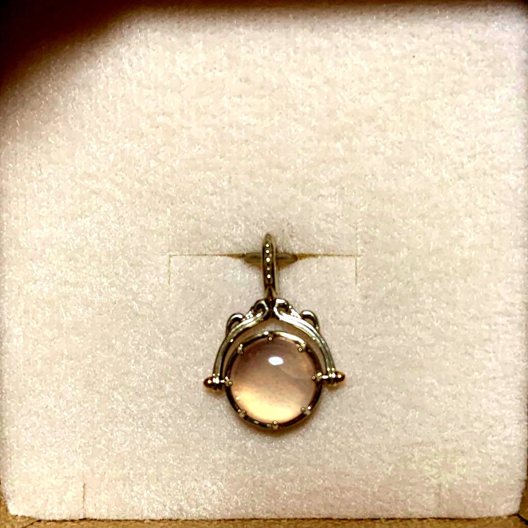 Agete 33rd anniversary charm accessory with intricate design, shown on a white background