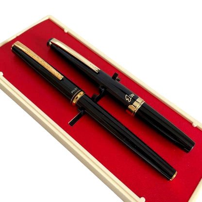 Two PILOT Blite Bright Black fountain pens, writing instruments with black bodies, one 13 cm and one 11.5 cm long