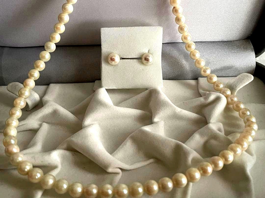 Japanese Akoya pearl necklace and matching earrings with double lock silver clasp and 6.5-7 mm pearls