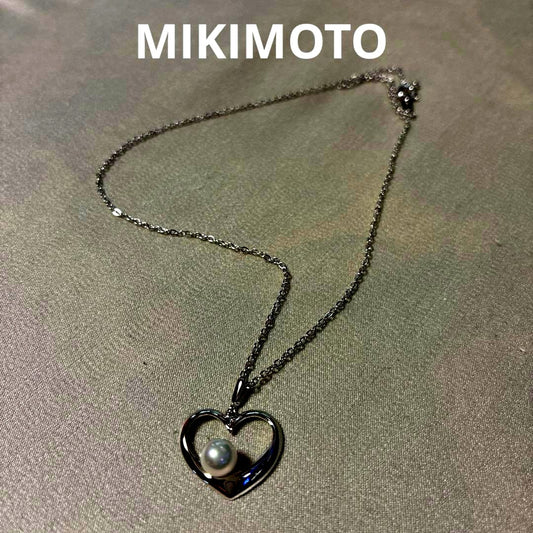 Mikimoto silver necklace featuring a 6.5mm pearl set in a heart-shaped motif pendant on a 40cm chain