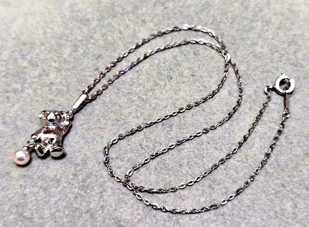 MIKIMOTO Akoya Pearl Bear Necklace with silver S925 chain and pearl pendant, 40cm length
