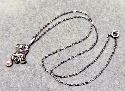 MIKIMOTO Akoya Pearl Bear Necklace with silver S925 chain and pearl pendant, 40cm length