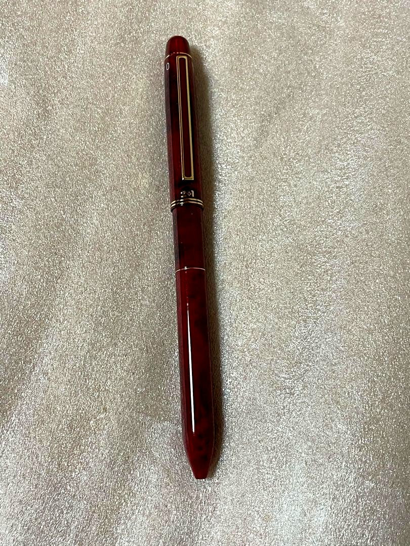 Pilot PILOT 2+1 pen set showing three pens with sleek design and ergonomic grip