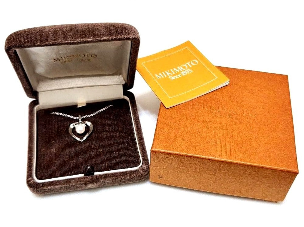 MIKIMOTO pearl silver necklace measuring about 40.5 cm with a box displayed