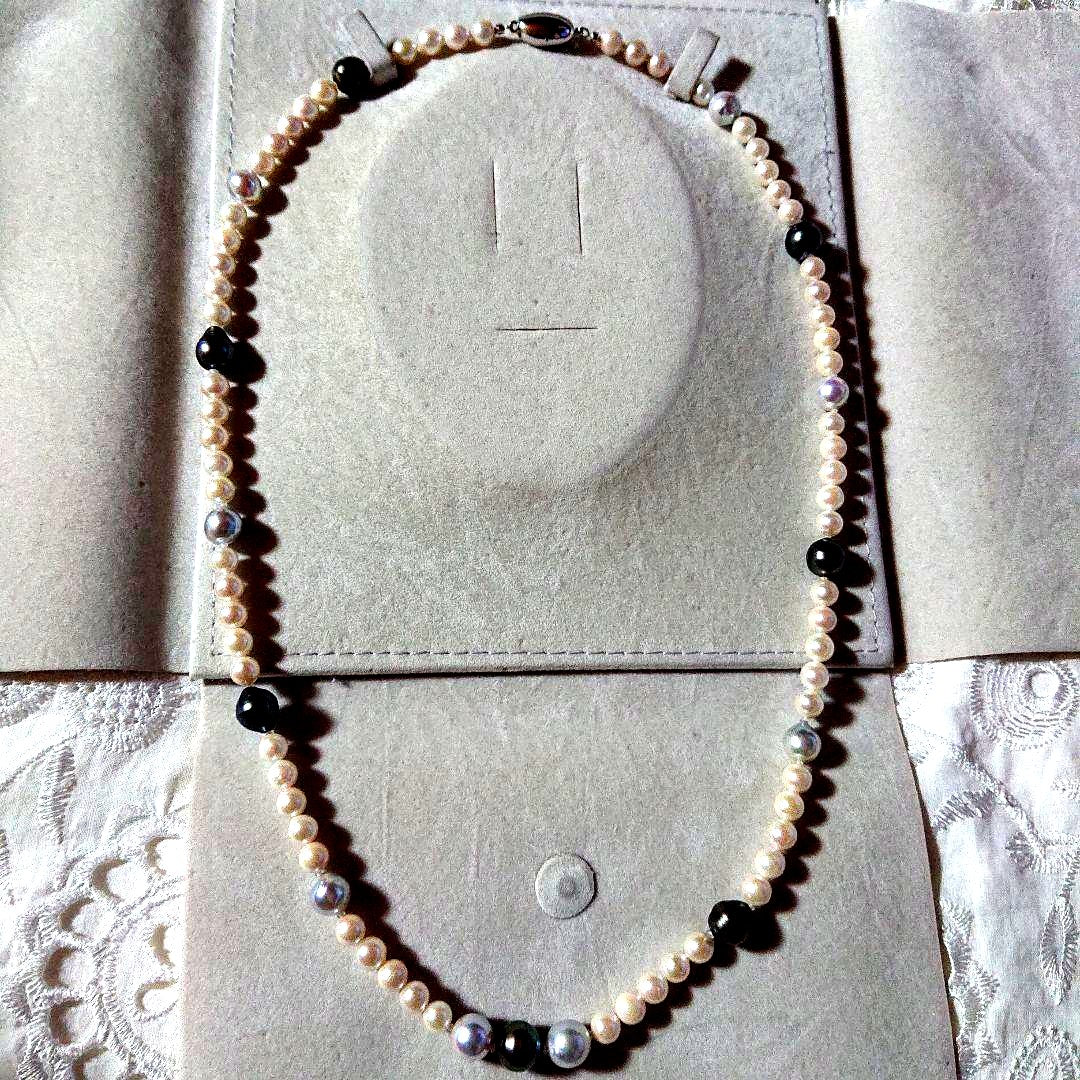 Large Akoya black and untoned pearl semi-long necklace measuring about 62cm with 8-9mm pearls