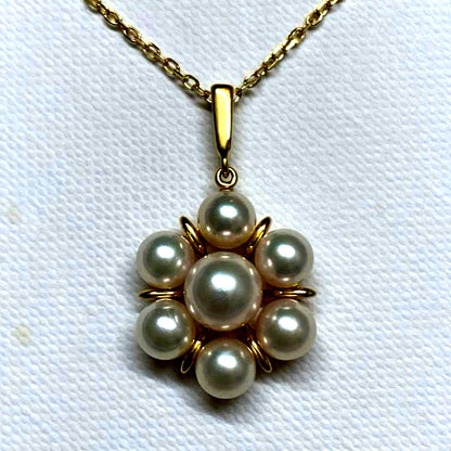 Mikimoto K18 yellow gold necklace with Akoya pearl and flower motif design