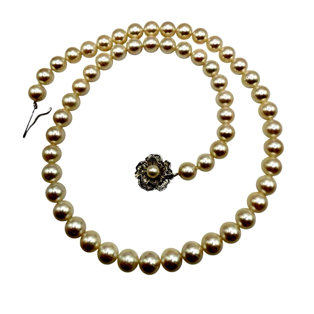 White Akoya pearl necklace with 7mm beads approximately 42cm long for formal occasions