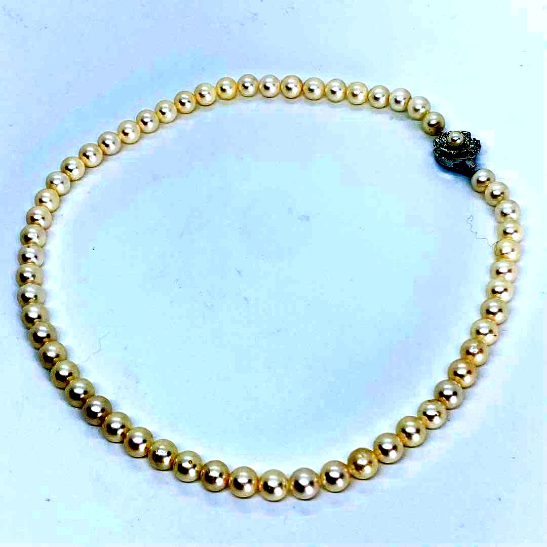 Akoya pearl necklace with 7mm-8mm white and cream round pearls, 44cm length, silver bead one-touch clasp