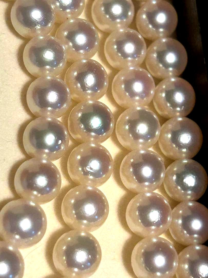 Akoya pearl necklace with two strands featuring 6.5 to 7 mm white pearls and 42.4 cm length