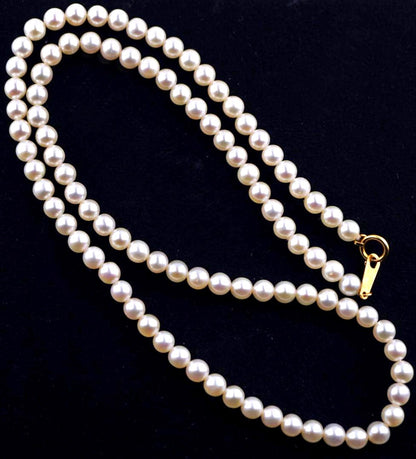 K18 Mikimoto Akoya pearl necklace with round 4.0-4.5mm pearls, 43cm length, displayed on white background