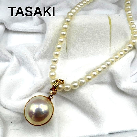 Beautiful TASAKI K18 necklace with baby pearls and a 13mm Mabe pearl on a 42cm chain